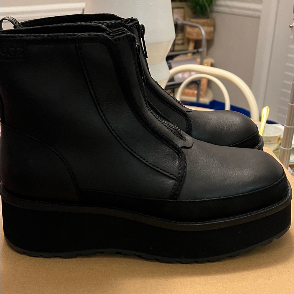 NWT UGG Cityfunc Zip water-resistant platform booties in black leather. - Picture 4 of 12